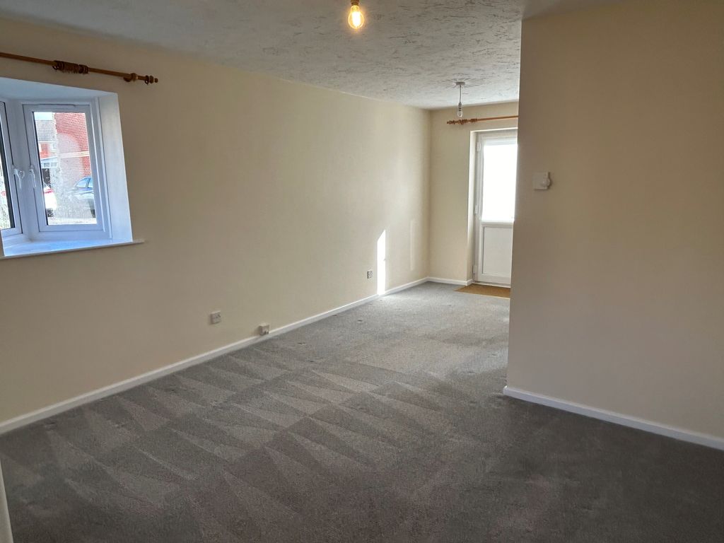 Property photo 2 of 10 3