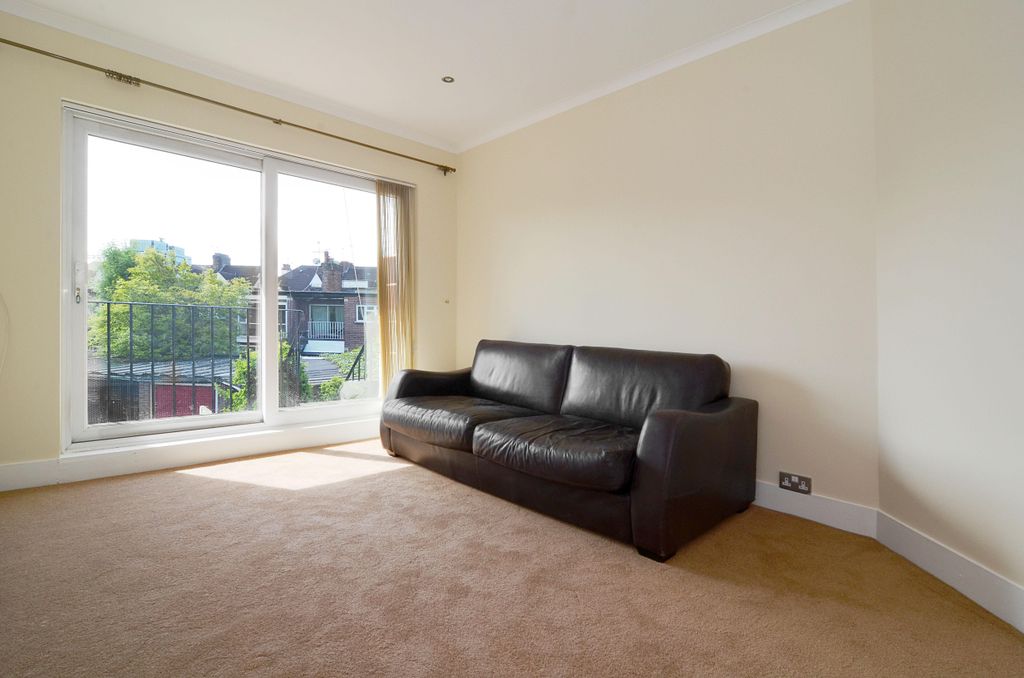 Property photo 1 of 7 Living Room