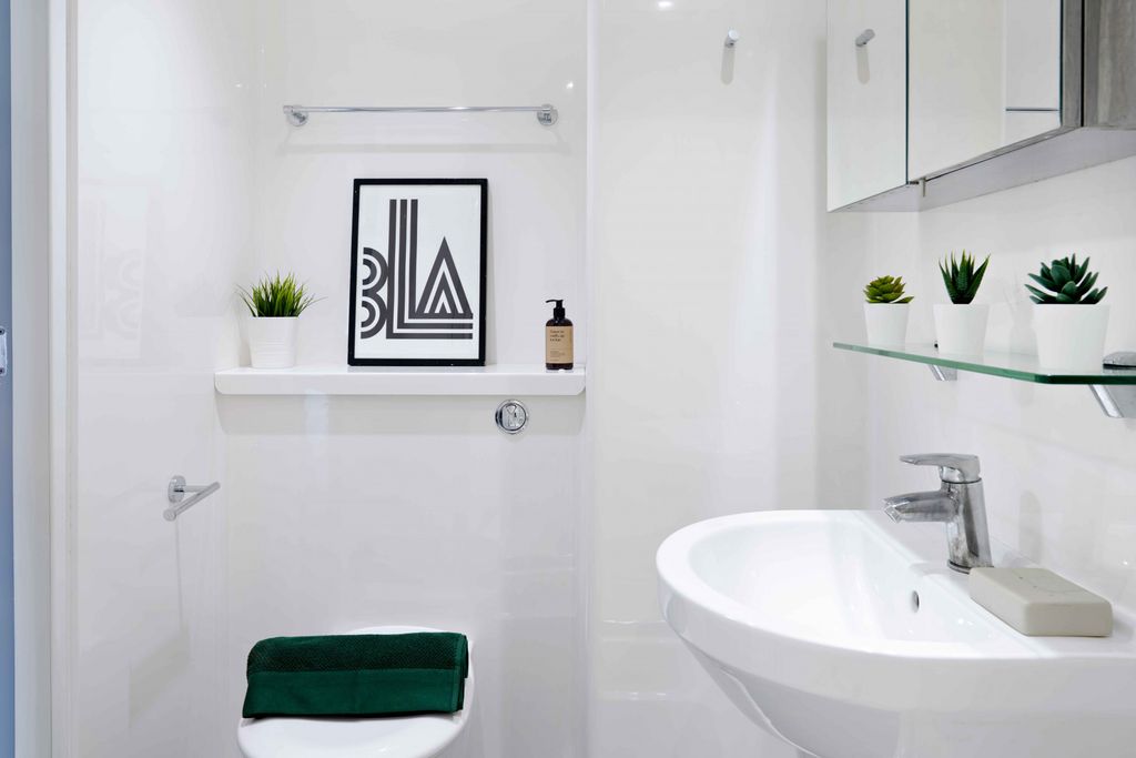 Property photo 2 of 15 En-Suite