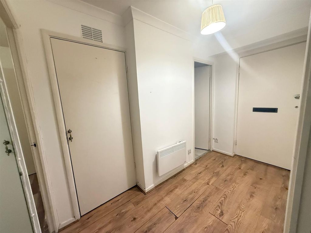 Property photo 3 of 8 Photo-2025-10-30-17-39-35 3.Jpg