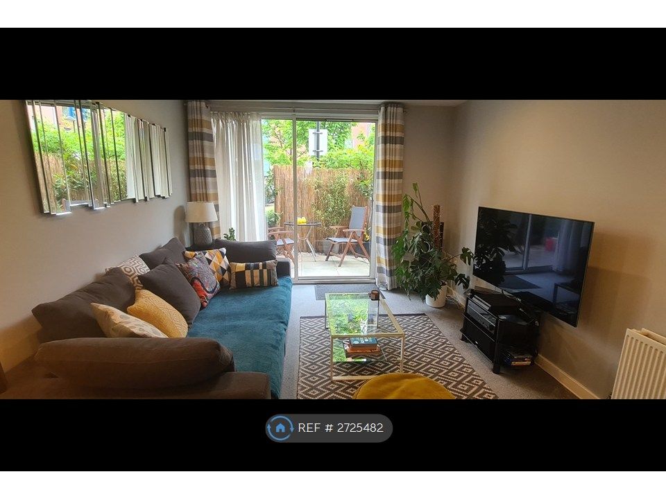 Property photo 2 of 19 Living Room Direct Access To Patio