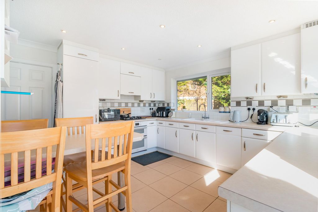 Property photo 2 of 36