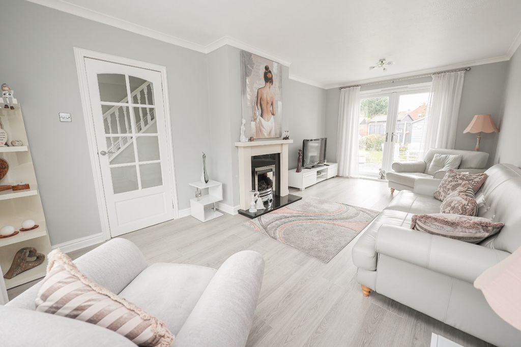 Property photo 2 of 19 4518352
