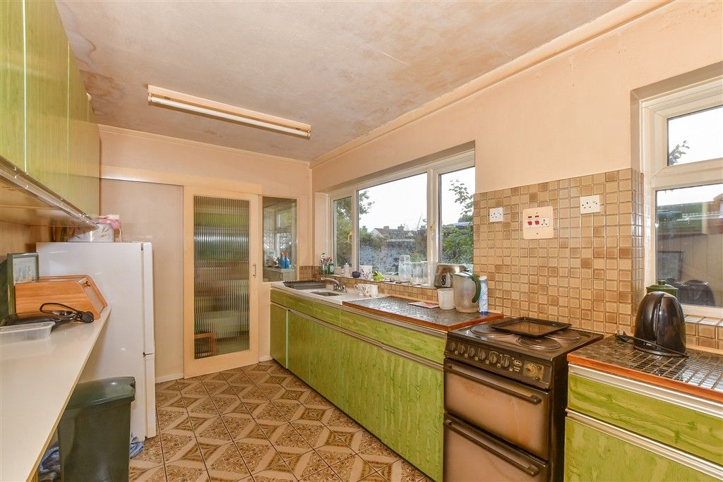 Property photo 3 of 16 Kitchen