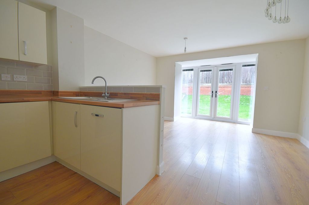 Property photo 2 of 20