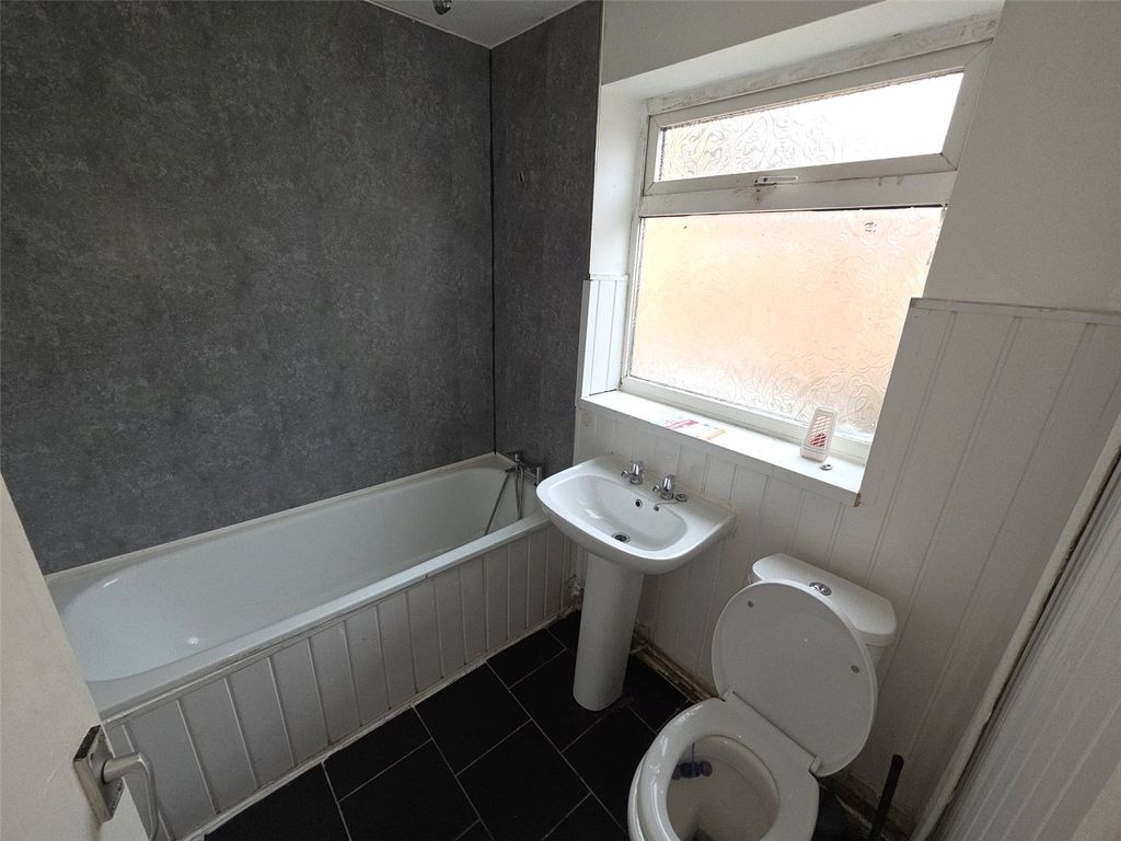 Property photo 2 of 14 Picture No. 04