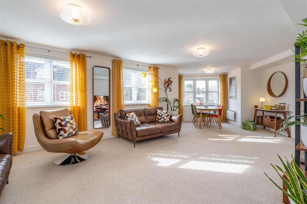 Property photo 2 of 19 Lounge/Diner