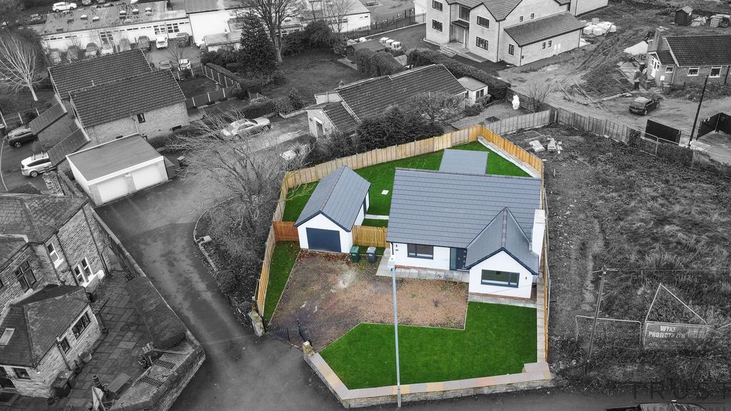 Property photo 2 of 36