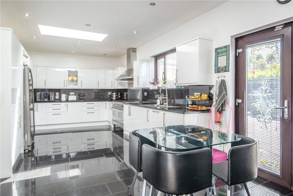 Property photo 2 of 24 Bradford Road