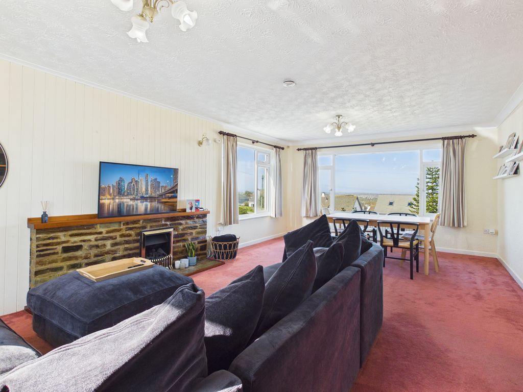 Property photo 2 of 13 Lounge