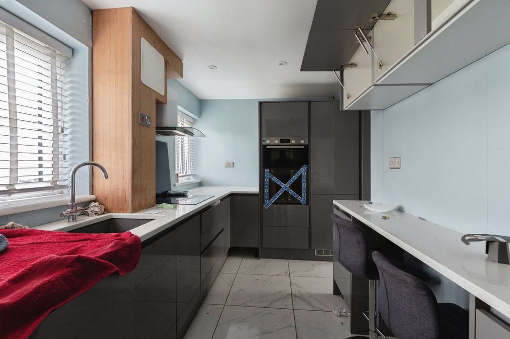 Property photo 3 of 13 Pbox-Img.Jpg