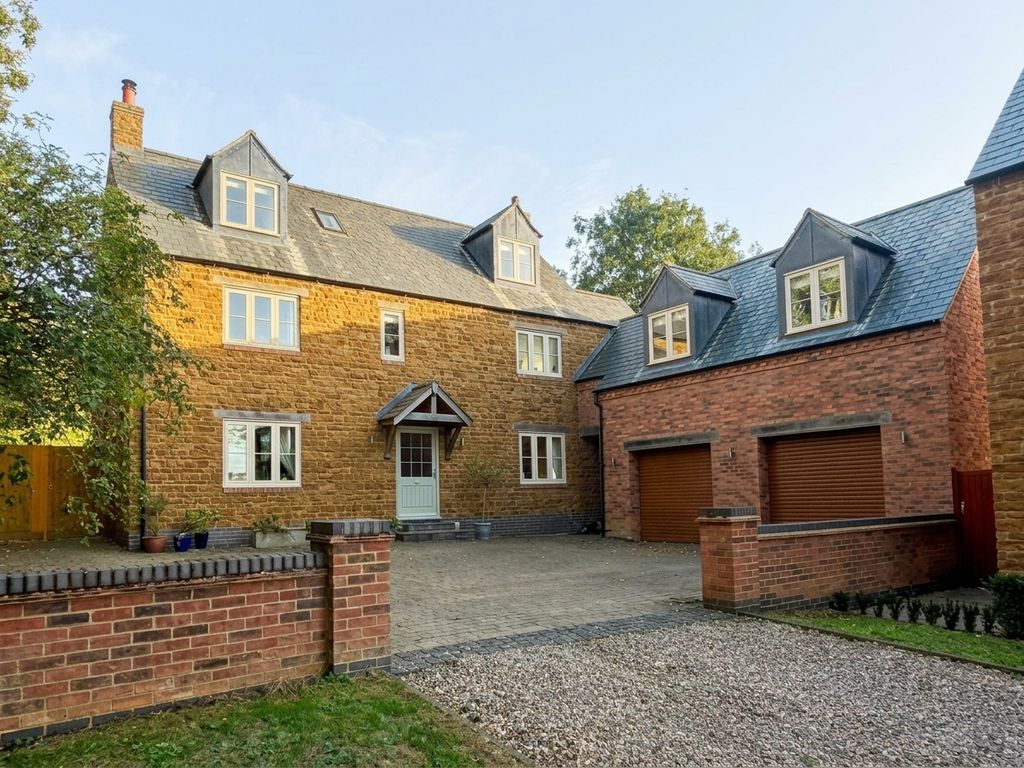 Property photo 1 of 34 Harbidges Lane