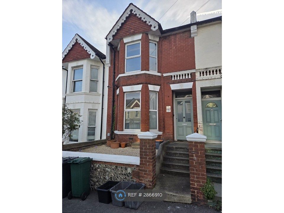 Property photo 2 of 12 First Floor Flat.