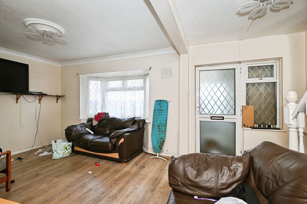 Property photo 3 of 9