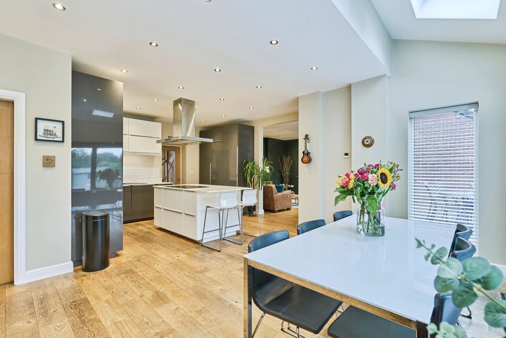 Property photo 2 of 30 Open Plan