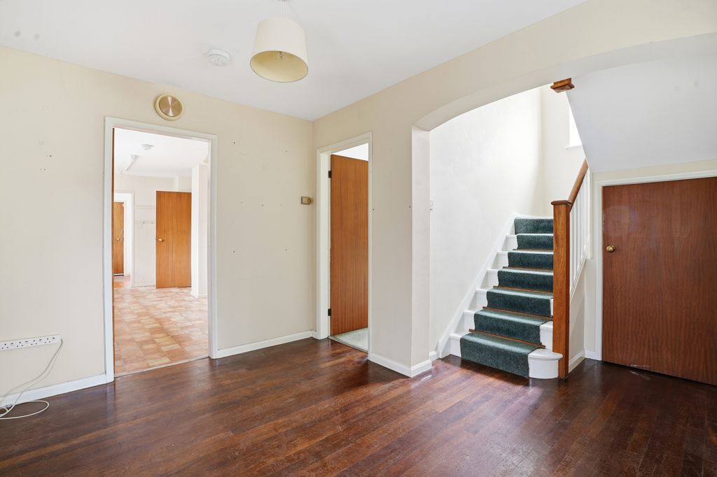 Property photo 3 of 17 Thevicarage001