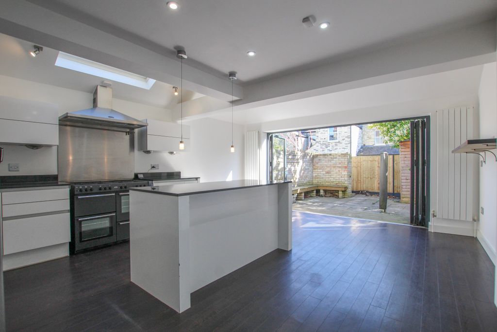 Property photo 2 of 29 Kitchen