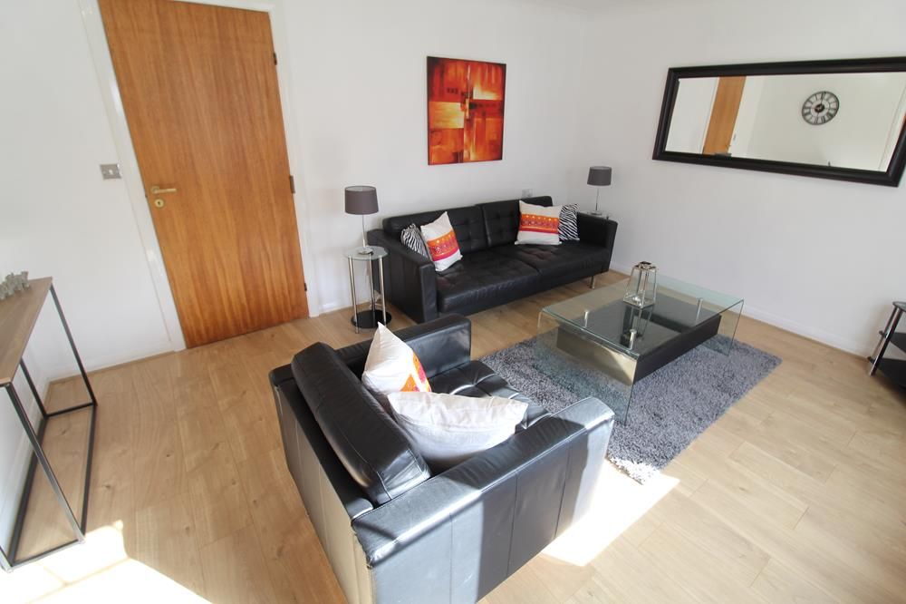 Property photo 2 of 10 Lounge
