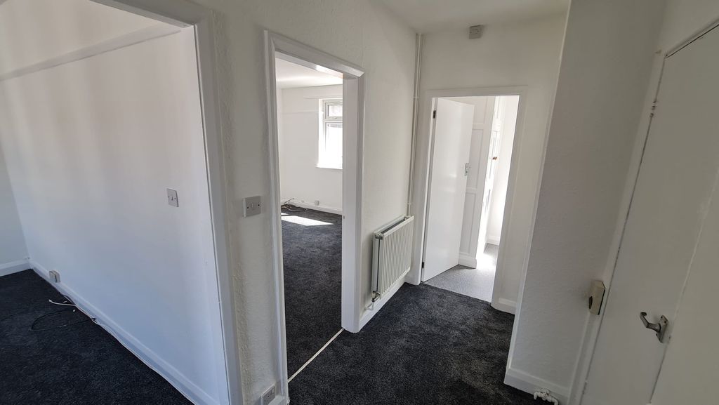 Property photo 3 of 8 Hallway