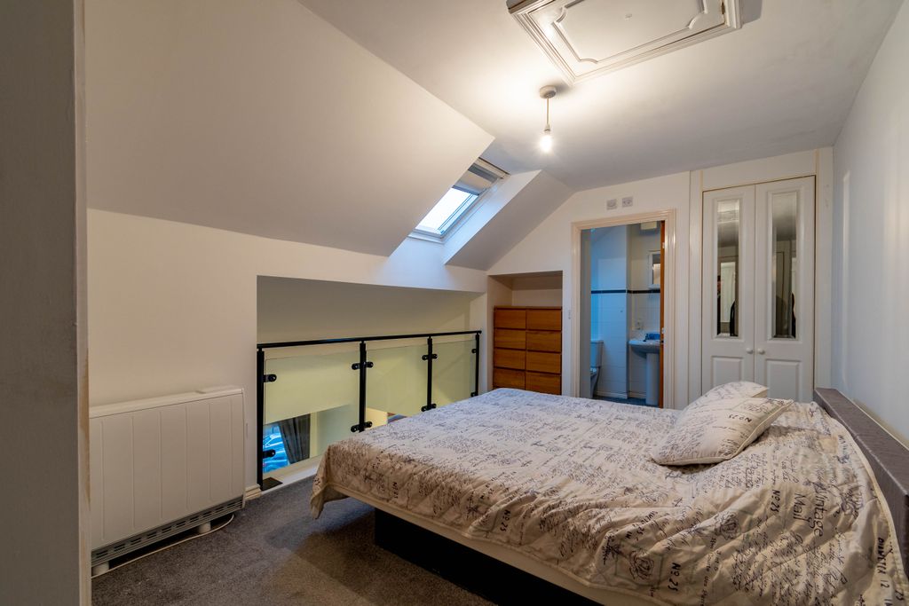 Property photo 2 of 9 Photo 7