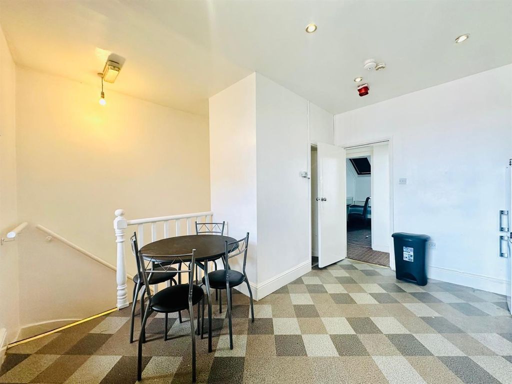 Property photo 2 of 6 Kitchen/Dining