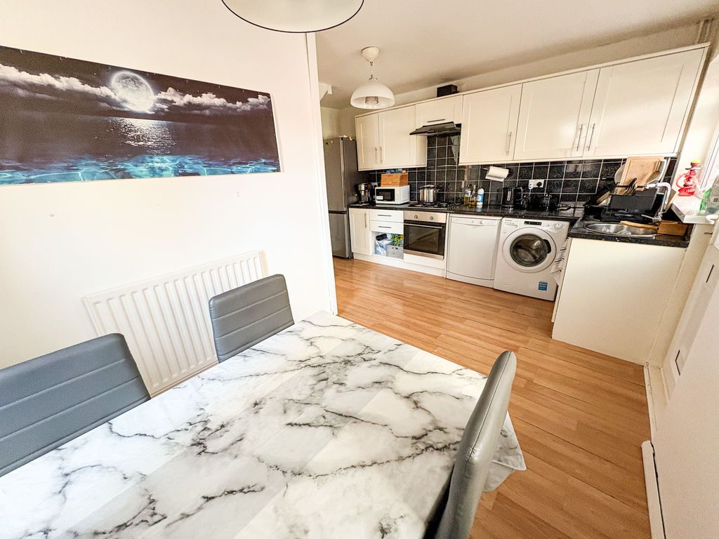 Property photo 3 of 10 Photo 7