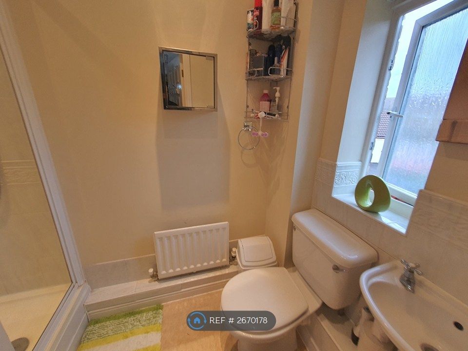 Property photo 2 of 33