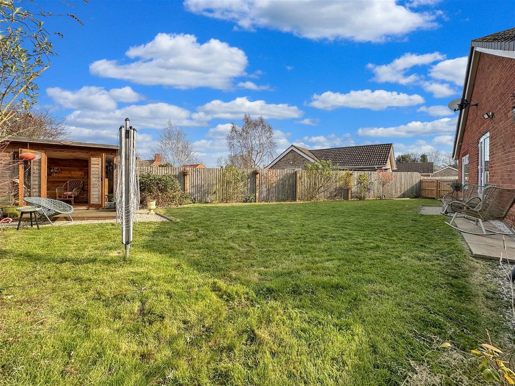 Property photo 3 of 27 Generous Private Garden 669