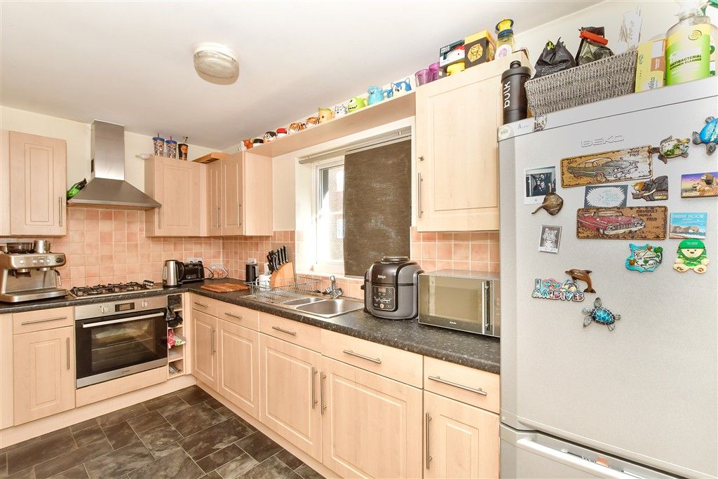 Property photo 2 of 11 Kitchen