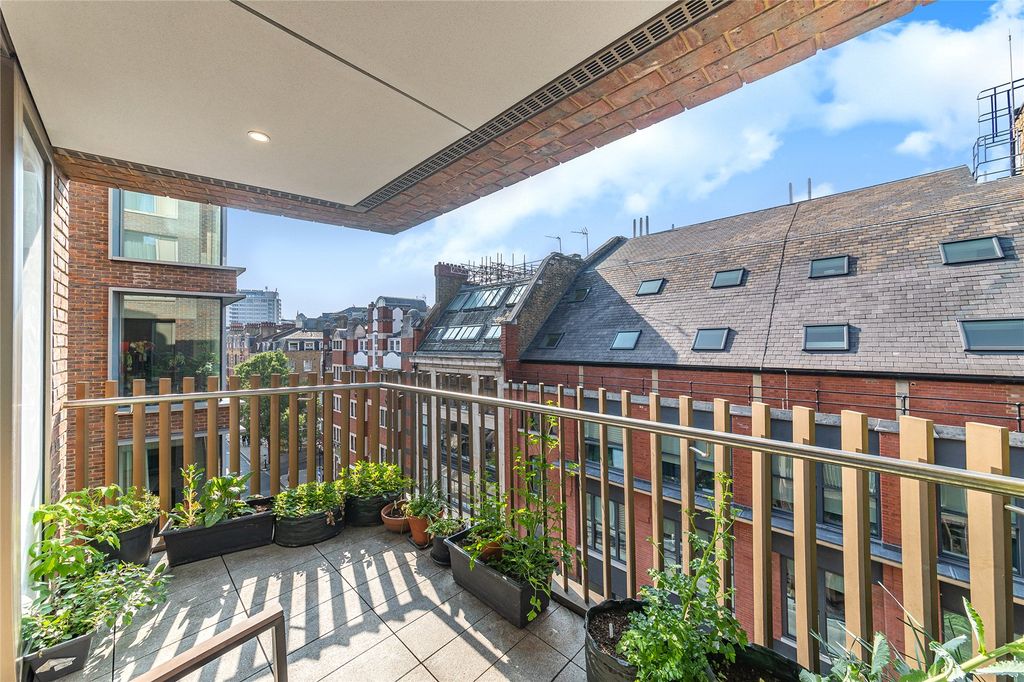 Property photo 2 of 12 Balcony