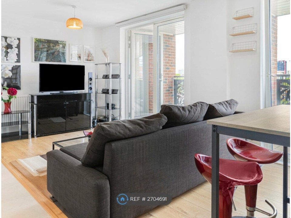 Property photo 1 of 10 Living Room