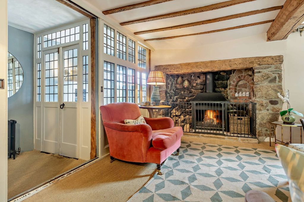 Property photo 3 of 26 Sitting Room