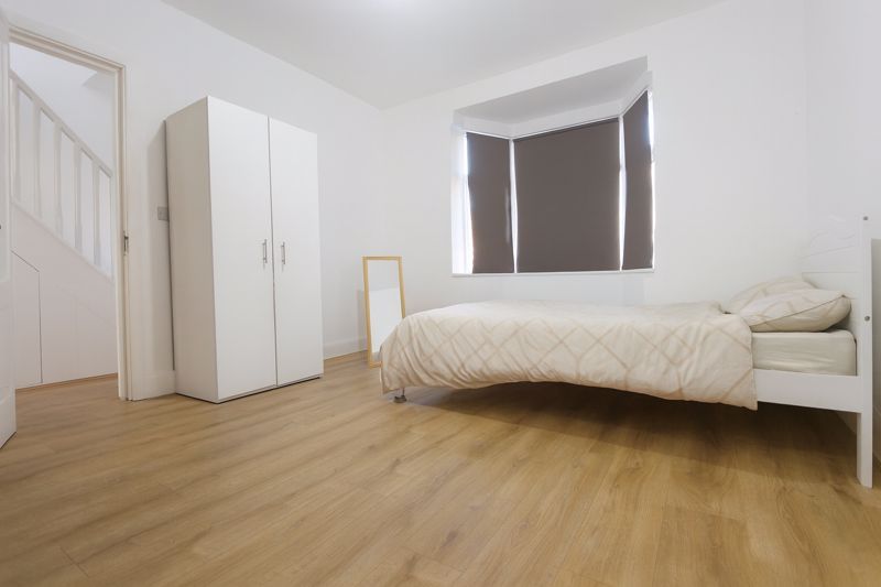 Property photo 1 of 9 Photo 5