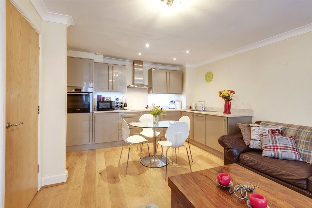 Property photo 2 of 11 Picture No. 13