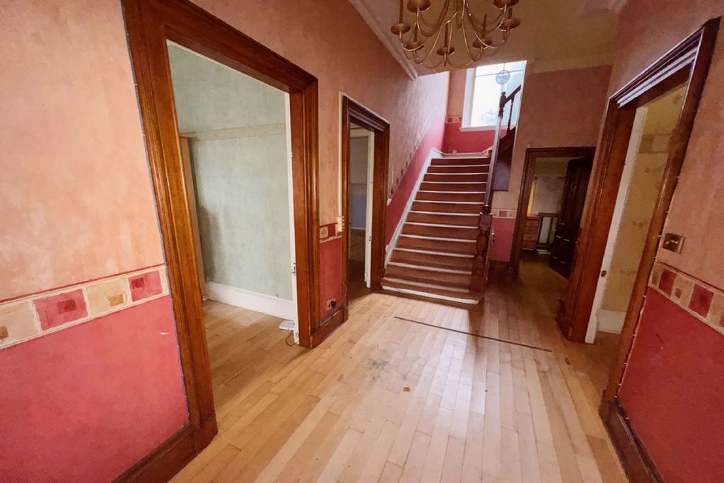 Property photo 3 of 9