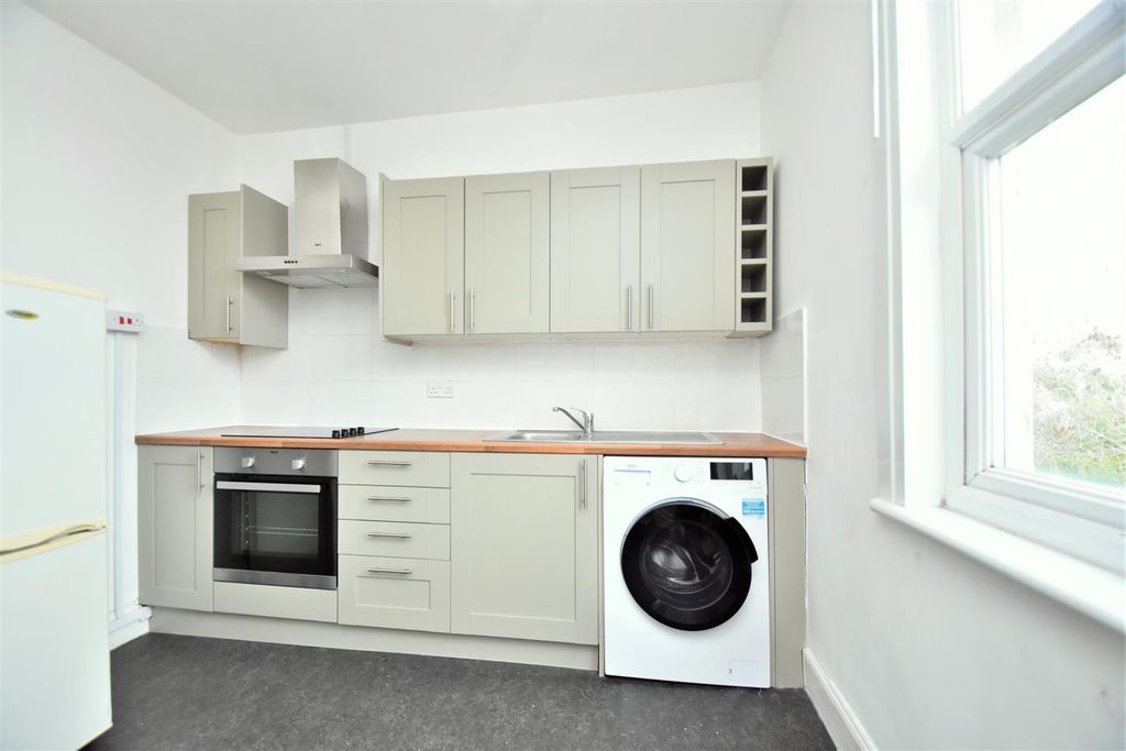 Property photo 3 of 9 Kitchen Breakfast Room
