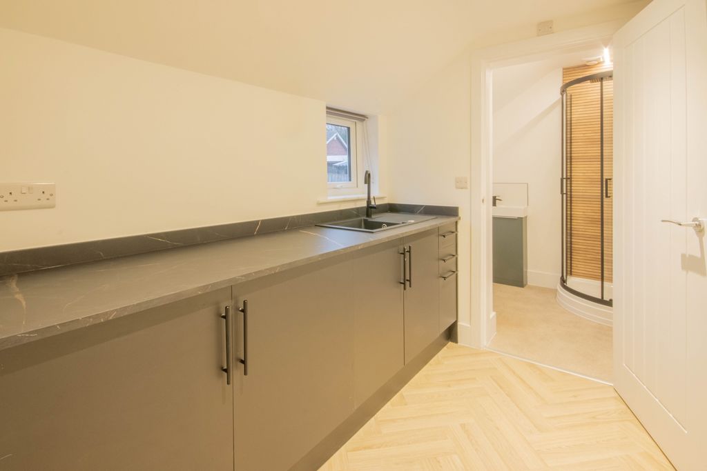 Property photo 3 of 6 Ground Floor Studio Rear 3-1