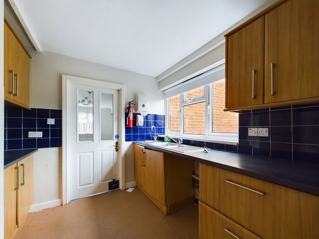 Property photo 3 of 25 Kitchen