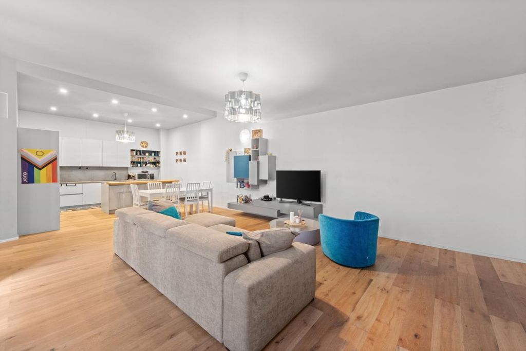 Property photo 3 of 23