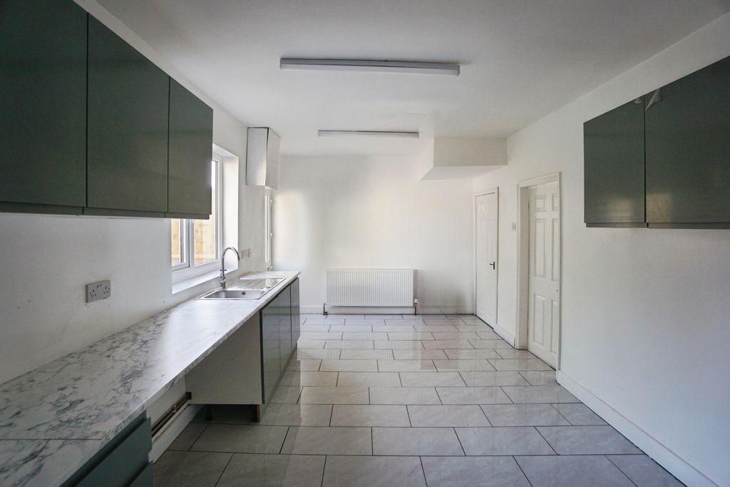 Property photo 2 of 12 Kitchen Diner