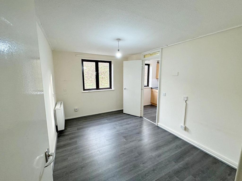 Property photo 3 of 4 3