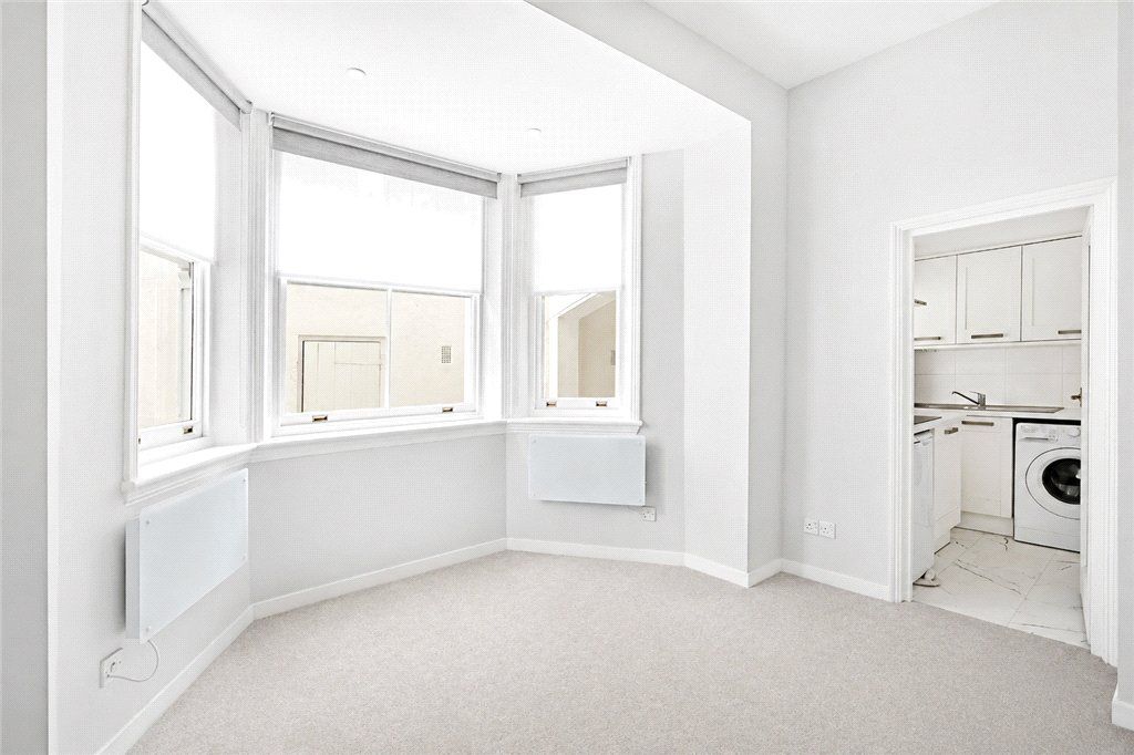 Property photo 3 of 11 Picture No. 18