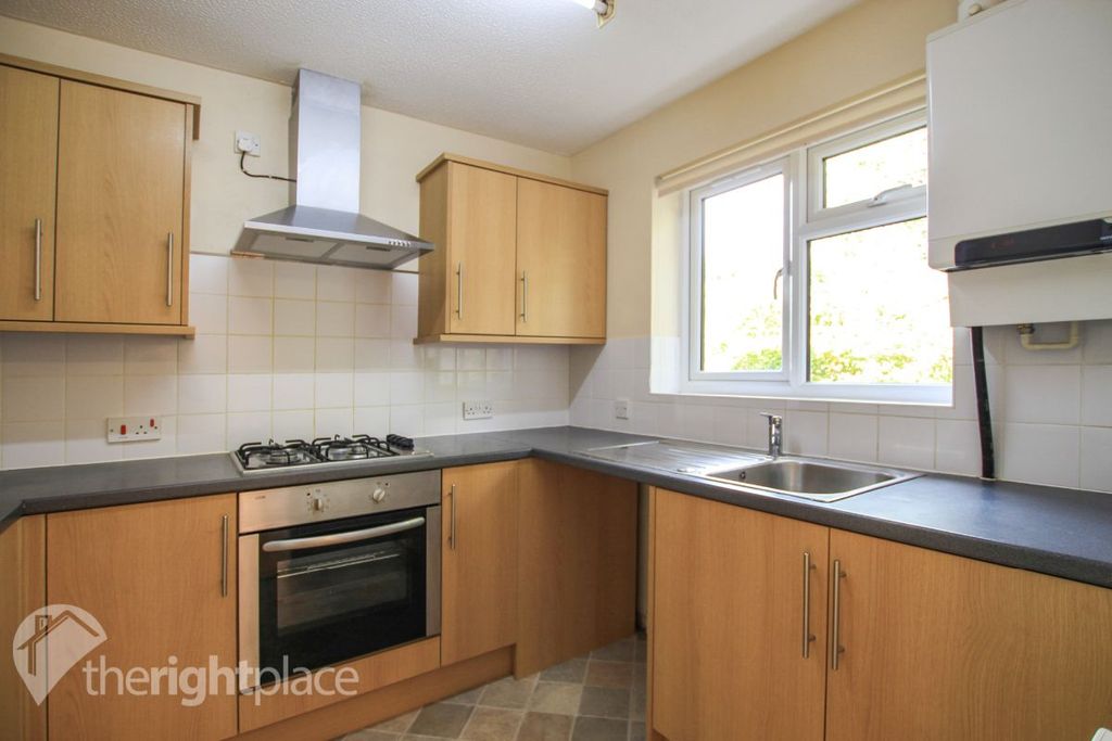 Property photo 2 of 12 Modern Fitted Kitchen