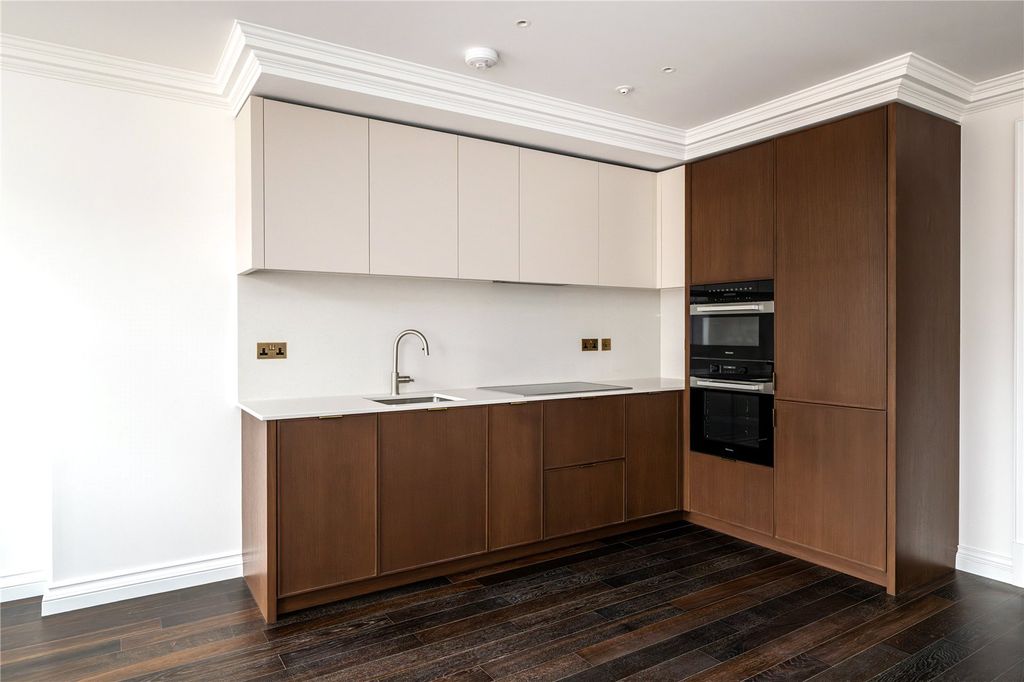 Property photo 2 of 6 Kitchen