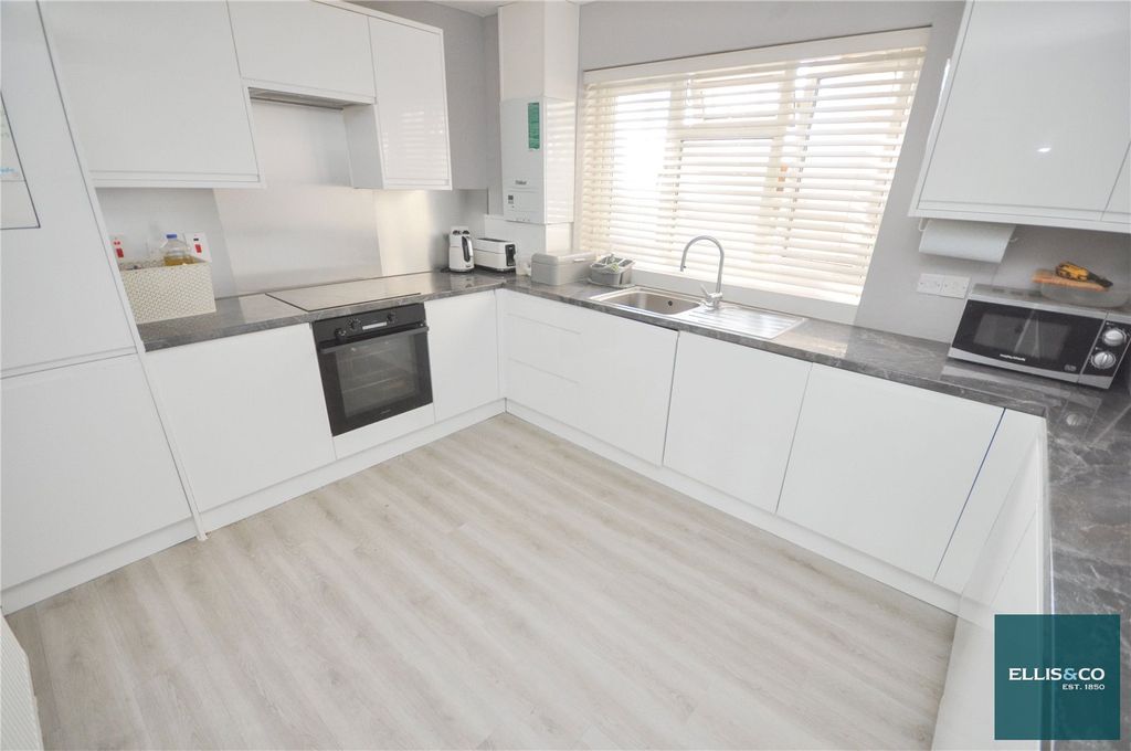 Property photo 2 of 12 Picture No. 40