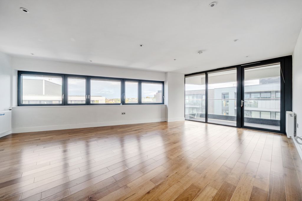 Property photo 1 of 16 1514660-12-1A0492...