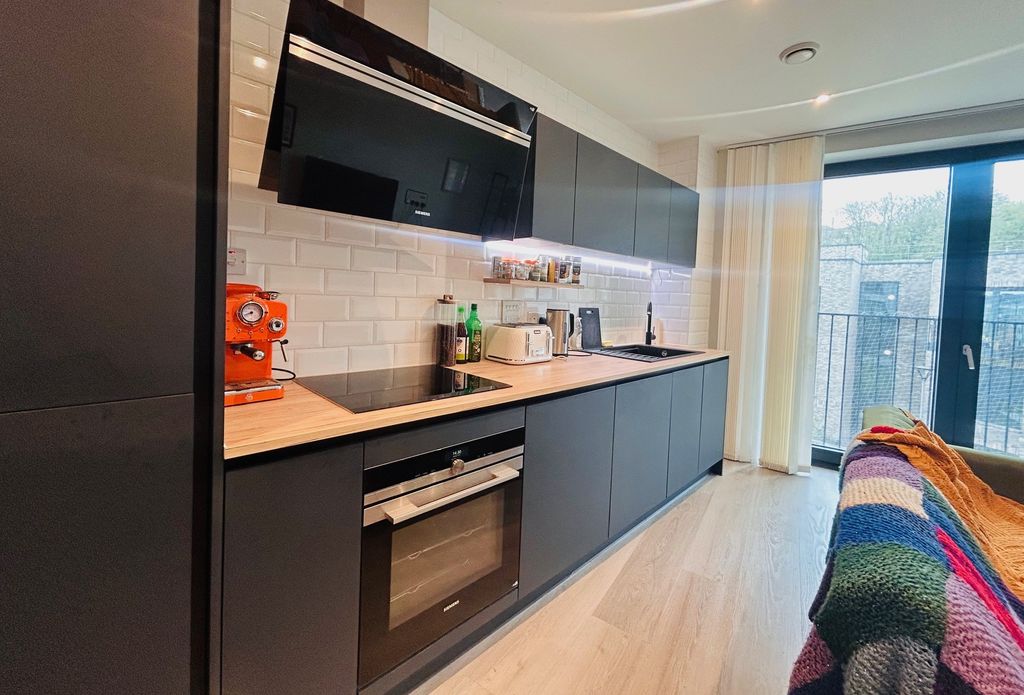 Property photo 2 of 7 Kitchen