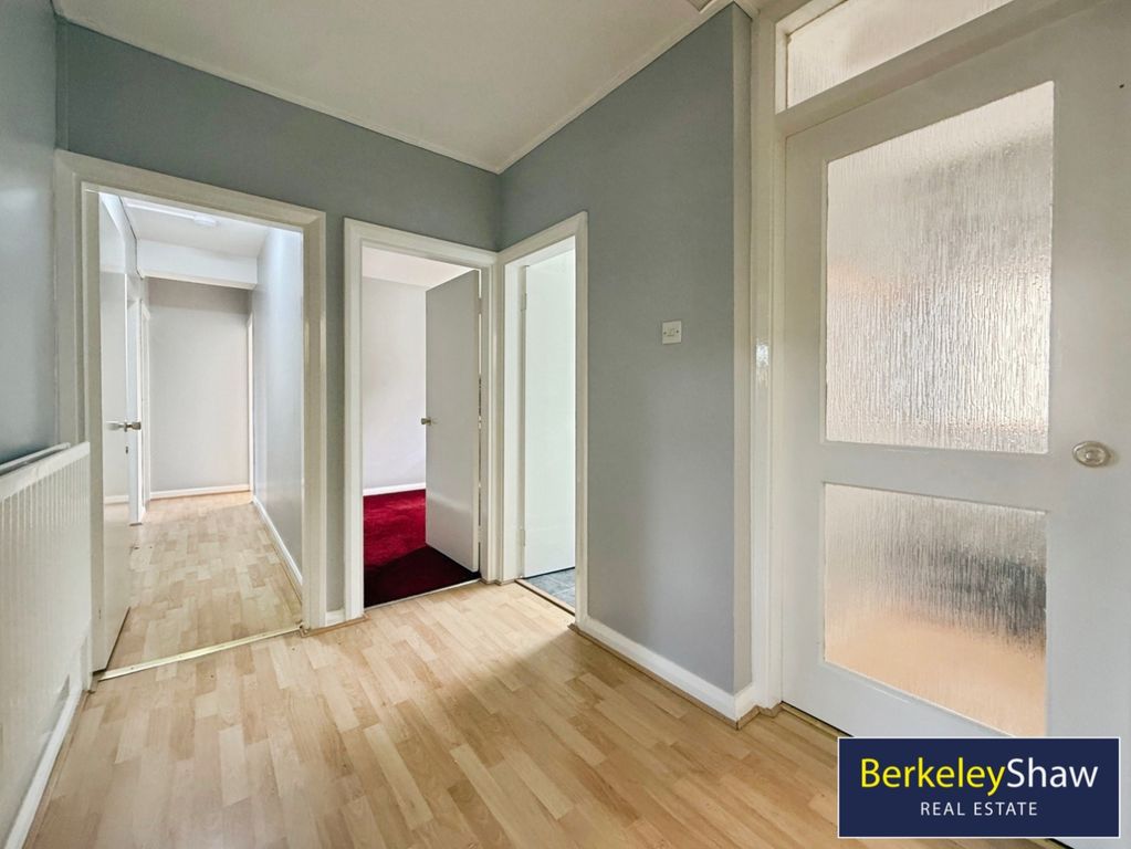 Property photo 2 of 20 Vestibule