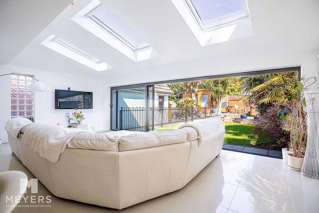 Property photo 3 of 21