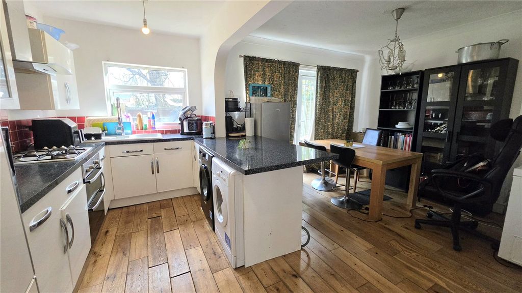 Property photo 2 of 12 Picture No. 13